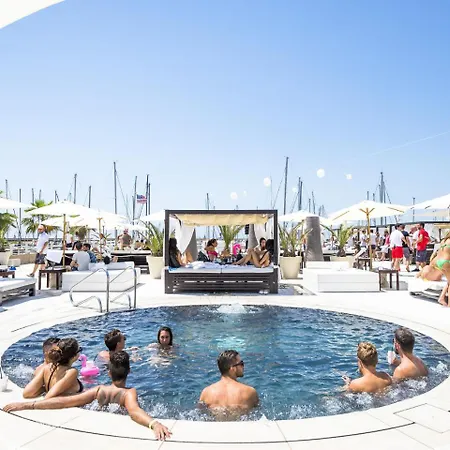 Morden With Pool In *